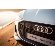 Детский электромобиль Audi M 4806EBLR-1 белый с EVA колесами фото 63